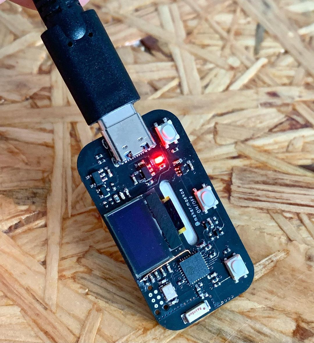 OffiCuteLava's tweet photo. OLED + BLACK PCB = 😍
📷 @maker.moekoe (IG)
#cuteLava #embeddedsystems #embedded #lipo #oled #pcbway #pcbwayer #pcbdesign #soldering #pcbdesigner #dashbutton #doityourself #diy #pcb #pcba #electronics #diyelectronics #technology #iot #engineering #maker #arduino #esp8266 #mcu https://t.co/ViTpzPQHAQ