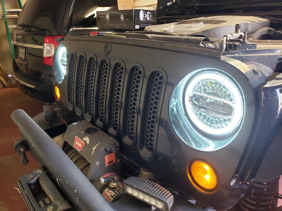JianyuLin3's tweet photo. @Jeep Anyone interested in free headlights? https://t.co/uIaF3kHxZb