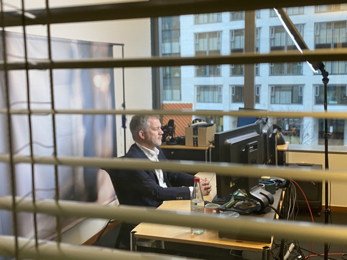 SVM_AG's tweet photo. Unser Kapitalmarktstratege Heiko Böhmer @heikoboehmer live beim InvestmentBreakfast@Home von @Privatbank1796 - #modernvalue #aktien #aktienfonds https://t.co/WC6NRd2EhJ