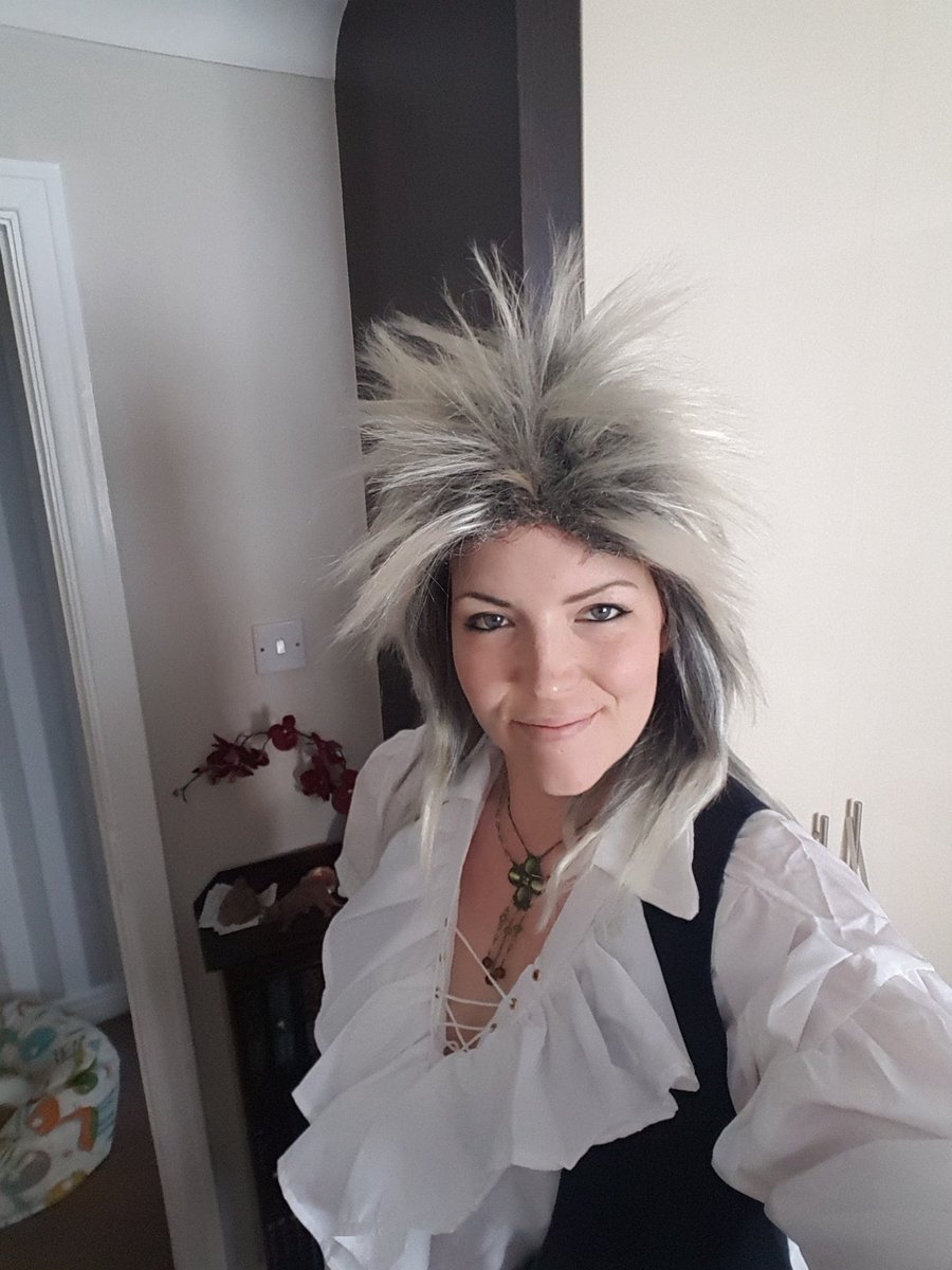  #ThrowbackThursday  @TheofficialDund to when I dressed as Jareth the gobling king (full make up everything) for works charity 80s day. With only a handful of people guessing who i was. Tina Turner? Meat loaf? 