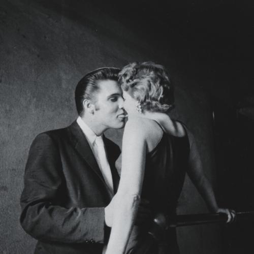 Elvis à l'aube de la gloire, 1956. Les incroyables photos d'Alfred Wertheimer limportant.fr/infos-culture/… <a href="/mtchknght8/">MichaelMITCHKnight</a>