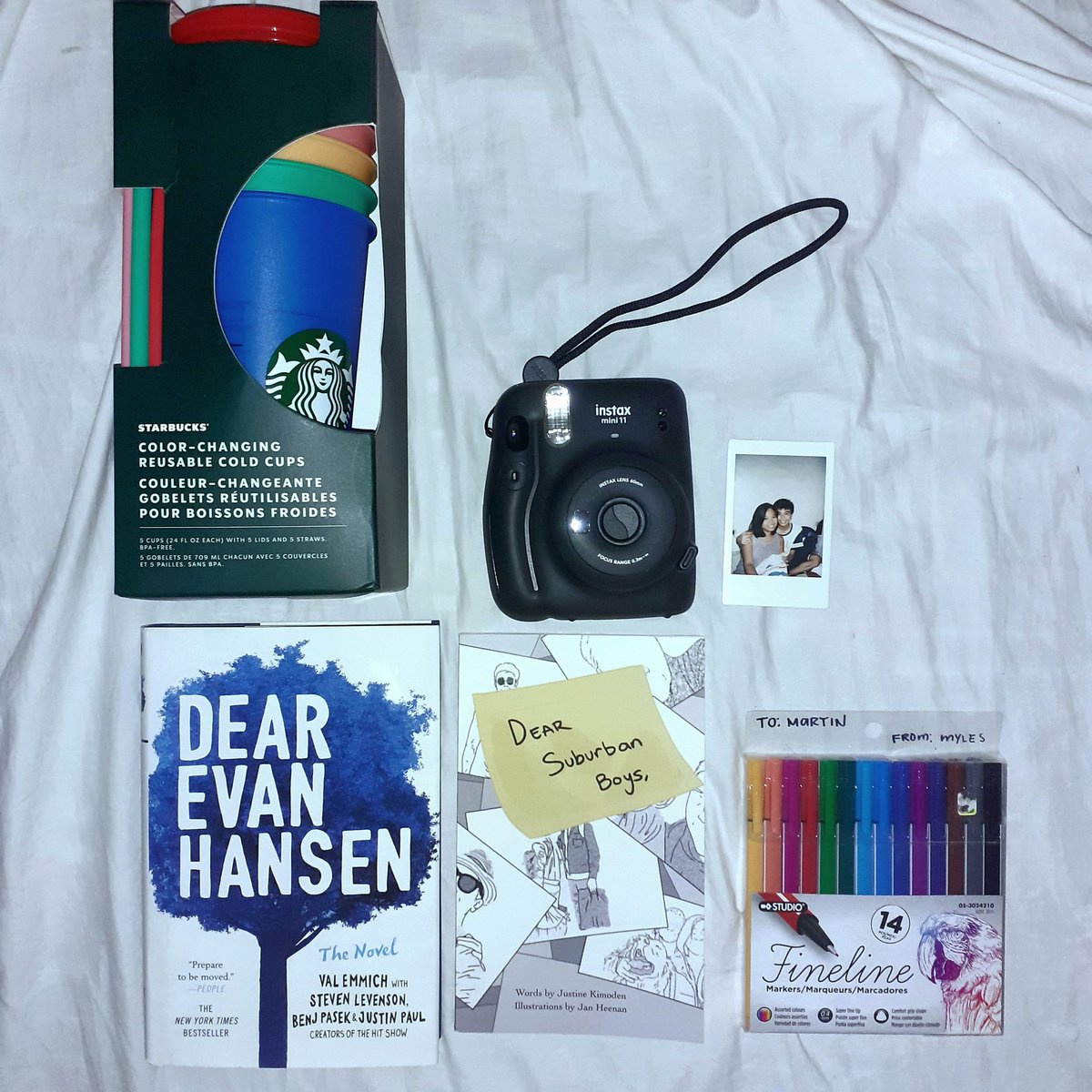 KimodenPhil's tweet photo. Too early for christmas.
Anyway, thank you to my sister. I love you❤🇨🇦
#dearevanhansen #dearsuburbanboys #instaxph #starbucks #starbucksphilippines https://t.co/kofYPtzRVN