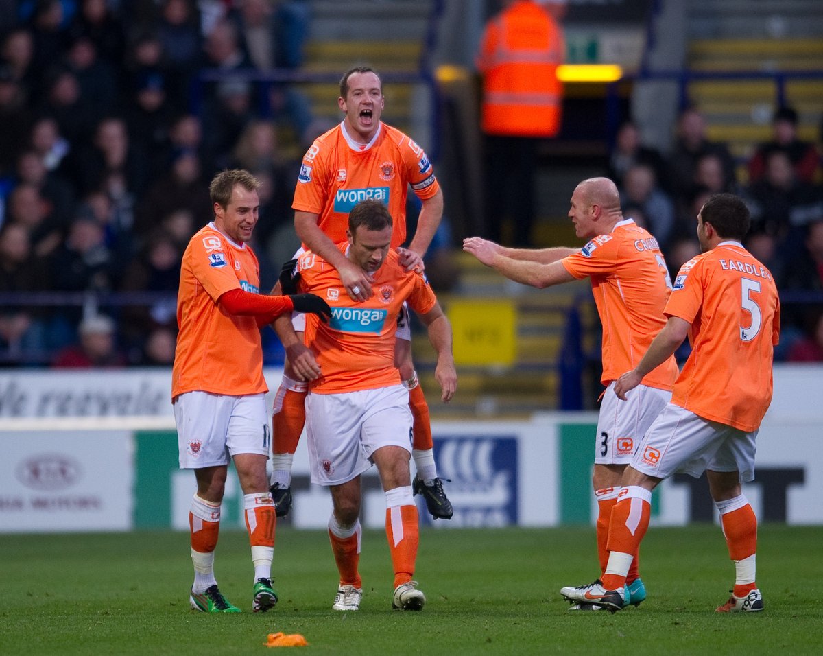 BlackpoolFC's tweet photo. 😉 Happy Birthday, Evo!

🍊 #UTMP https://t.co/qoAECwr0m7