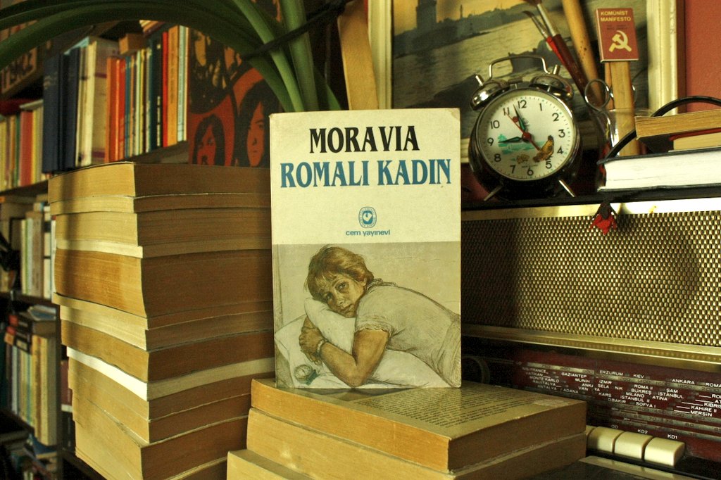 nohutkitabevi's tweet photo. Alberto Moravia "Romalı Kadın"
Cem Yayınevi, 1995
#kitap #sahaf #edebiyat #kitapcenneti #kitaptavsiye #kitapokuyalım #kitapowerrr #kitapkurdu #book #books #bookworms #booklovers https://t.co/RWOQQxyRia
