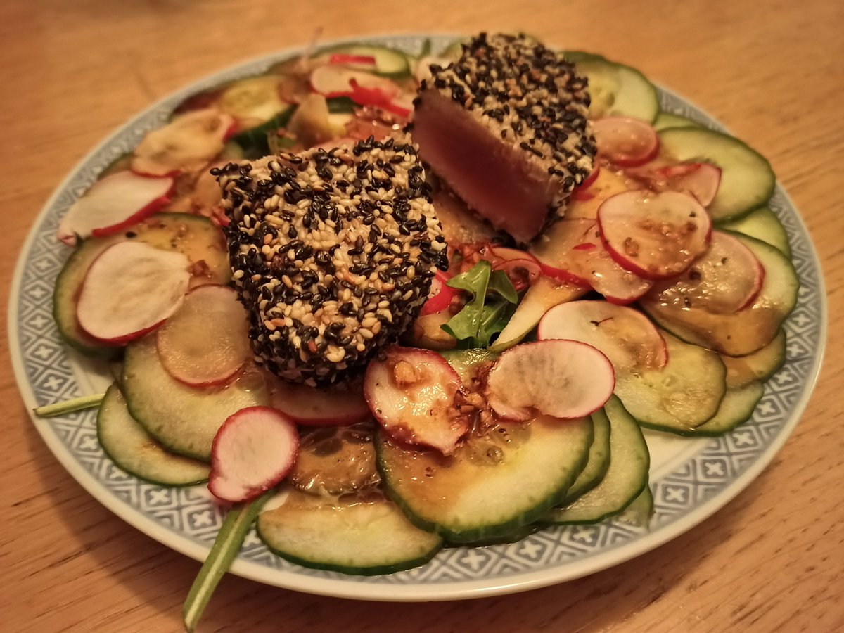 The_Smoking_GNU's tweet image. Kochen in der Zwei-Haushalte-Corona-Lockdown-Bubble:
Süßkartoffelstrudel mit Schafskäse
Gebratener Thunfisch mit Birnen-Rucola-Salat &amp;amp; Orangendressing
Jogurtbombe
#CookingWithFriends