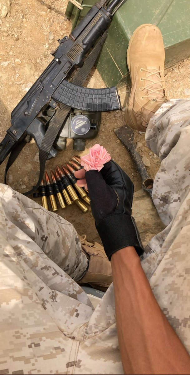 77b6_'s tweet photo. قد يكون يوم عالمي للرجال اجمع لكنني اراه للرجال الذين يحموننا ويقاتلون من اجل بلادنا واجلنا، الذين لا ينامون ليلاً كـِ يحرصون تلك البلد العظيمه🇸🇦♥️♥️♥️. 
#اليوم_العالمي_للرجال https://t.co/qxXya9kTcm