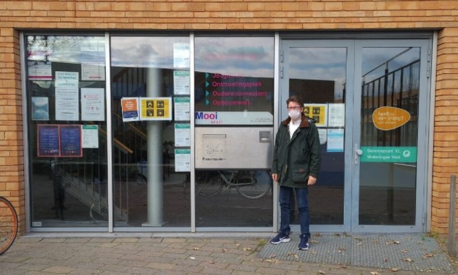 Bij Robert van het Servicepunt XL staat de telefoon roodgloeiend: “Door corona is er nog meer eenzaamheid.” Ondanks de situatieis hij tevredener dan ooit over zijn werk. “Mensen helpen, daar doe ik het voor. En ik ben trots op de successen die we halen! indebuurt.nl/denhaag/gezond…