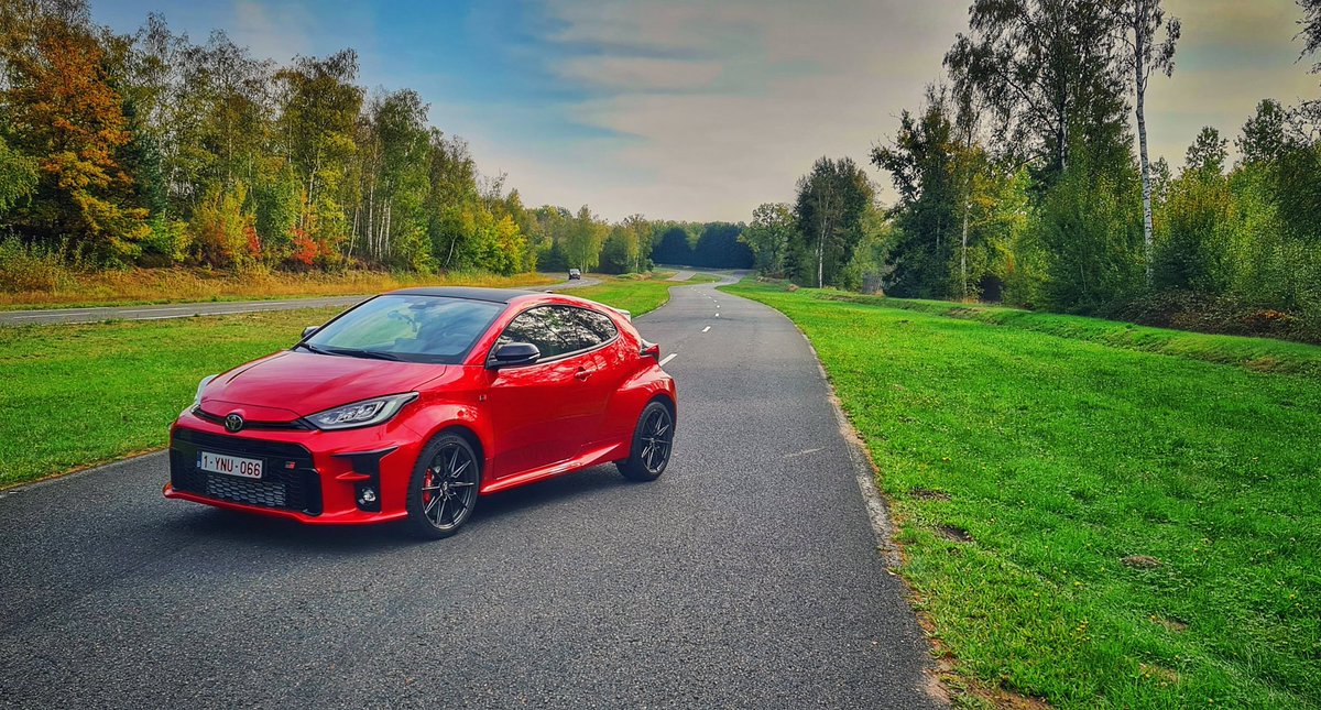 jpgagick's tweet photo. Alors ce petit truc là... coup de foudre en vue !!! 
#toyotayarisgr https://t.co/0ChjClYwLg