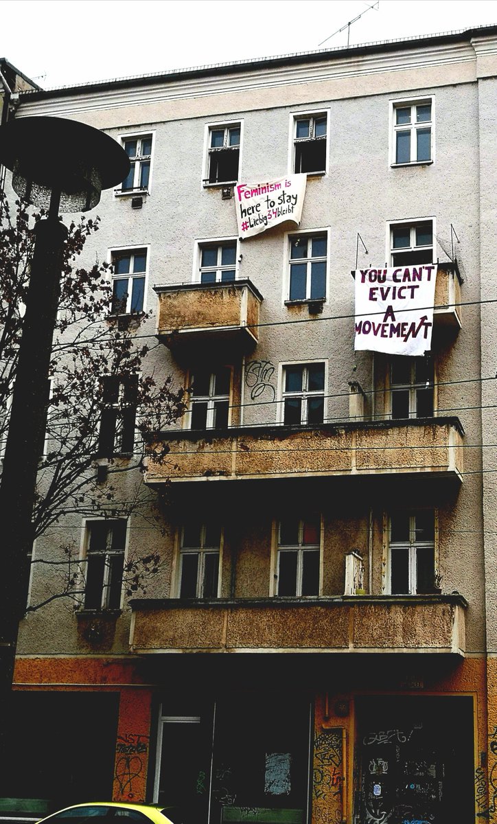 Happening now! 2 Wohnungen im #Weidenweg63 sind besetzt. Ein weiteres #Padovicz Haus im Nordkiez, das seit Jahren entmietet wird &amp; verfällt. Also nehmen wir es uns. 🔥 
#liebig34lebt 
#besetzen
#youcantevictamovement
#liebig34bleibt