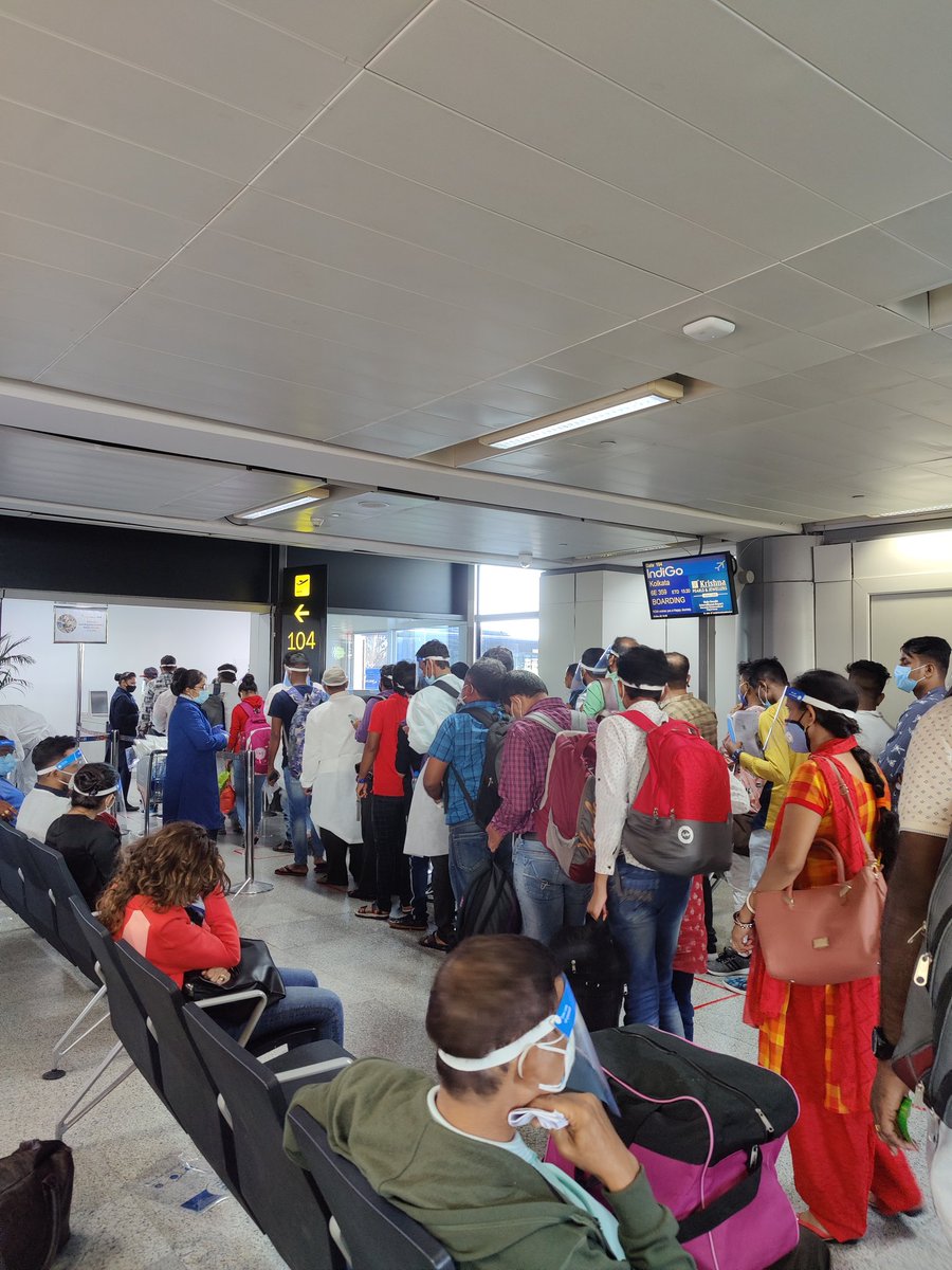 Ramakant309's tweet photo. Flight 359 from Hyderabad to Kolkata no social distance norm being followed by Airline https://t.co/sKaA0ytLR8