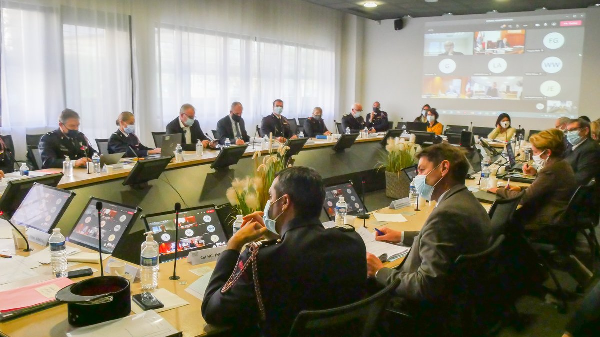 ENSOSP's tweet photo. #Direct Vote du #budget 2021 et #programmation #pédagogique des journées stagiaires figurent entre autres à l'ordre du jour du conseil d'administration #CA de l'Ensosp, présidé par @MartineVassal, en présence du #préfet #Alain #Thirion, directeur de la @SecCivileFrance https://t.co/9opjTx2cn6