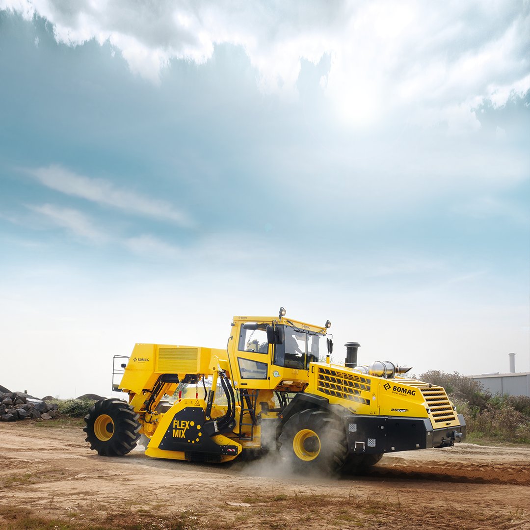 Our BOMAG recycler/stabilizer can be used for a wide range of applications from road and landfill construction to industrial sites and motorways. The integrated BOMAG TELEMATIC system gives you total transparency at all times