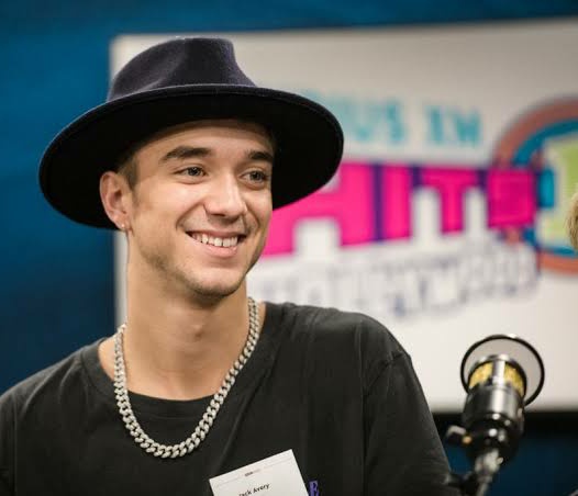 Niall Horan and Daniel Seavey as each other ; a thread.