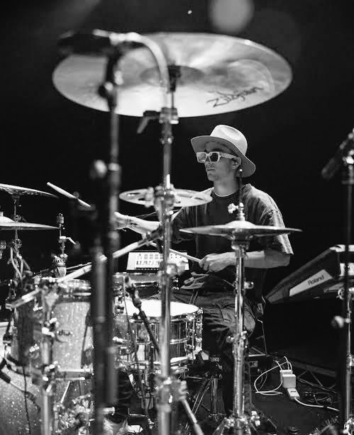 Niall Horan and Daniel Seavey as each other ; a thread.