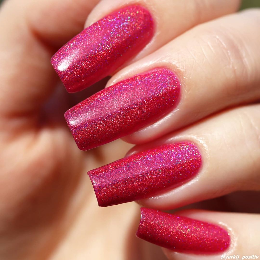 Beautiful red nails mani from @yarkij_positiv
💅Red HOLOGRAPHIC nail polish from 👉💅bit.ly/2UICEln
🤑👻Use code"yayoge25" to get more 25% Off!!⁣⁣
#christmasnails #christmastyle #nailenhancement #nailextension #Nailmanicure #naildesign #yayogegelpolish #Yayogenailart