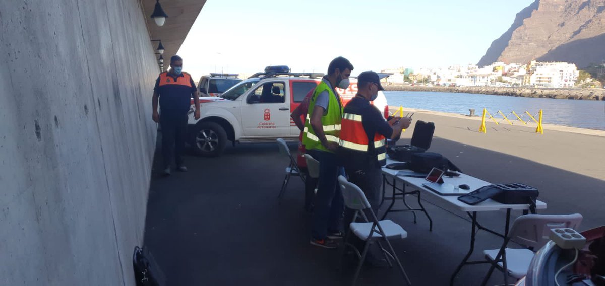 CabildoLaGomera's tweet photo. ⚠️ #emergencias | Técnicos del Instituto Geológico y Minero de España, junto al equipo del grupo de Emergencias y Salvamento del Gobierno de Canarias realizan tareas de evaluación sobre el desprendimiento en #Argaga. https://t.co/BQpCE10l5M