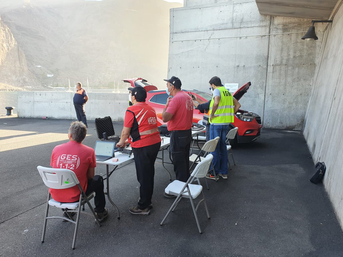 CabildoLaGomera's tweet photo. ⚠️ #emergencias | Técnicos del Instituto Geológico y Minero de España, junto al equipo del grupo de Emergencias y Salvamento del Gobierno de Canarias realizan tareas de evaluación sobre el desprendimiento en #Argaga. https://t.co/BQpCE10l5M