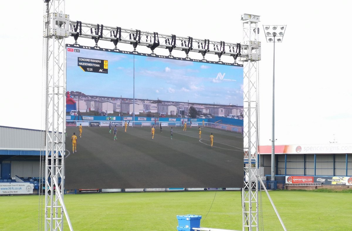 AndyDicolor's tweet photo. For #football match, #UK fans think that is more the match, it's a unique social activity in UK. Though it's fine to enjoy the football game in front of the TV at home, fans are eager to gather together to cheer the team they support. https://t.co/0evRMo9FGR