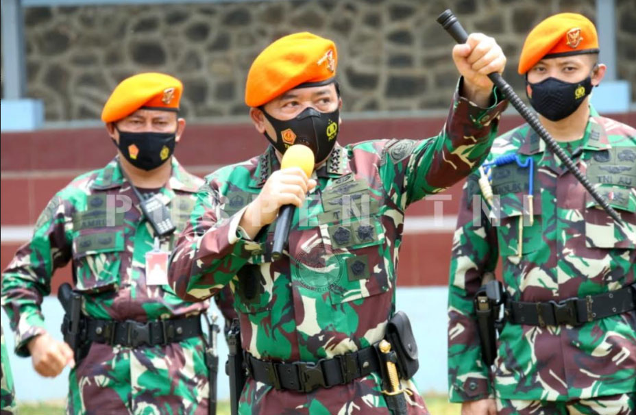Puspen_TNI's tweet photo. Panglima TNI Marsekal TNI @TjahjantoHadi , melakukan sidak di tiga Markas Komando Pasukan Khusus TNI, yaitu @penkopassus , @marinir_tni_al  dan Paskhas @_TNIAU .
#tni #puspentni #p5tni #sidak #kopassus #marinir #paskhasau 
https://t.co/rAClUwMDn2 https://t.co/cvuweV45y8