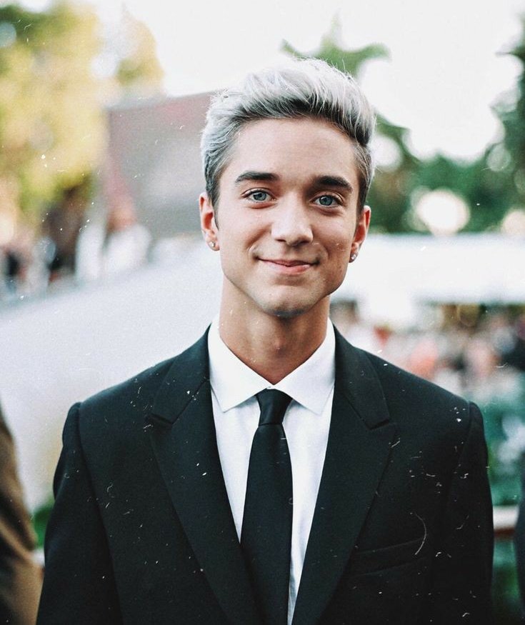 Niall Horan and Daniel Seavey as each other ; a thread.