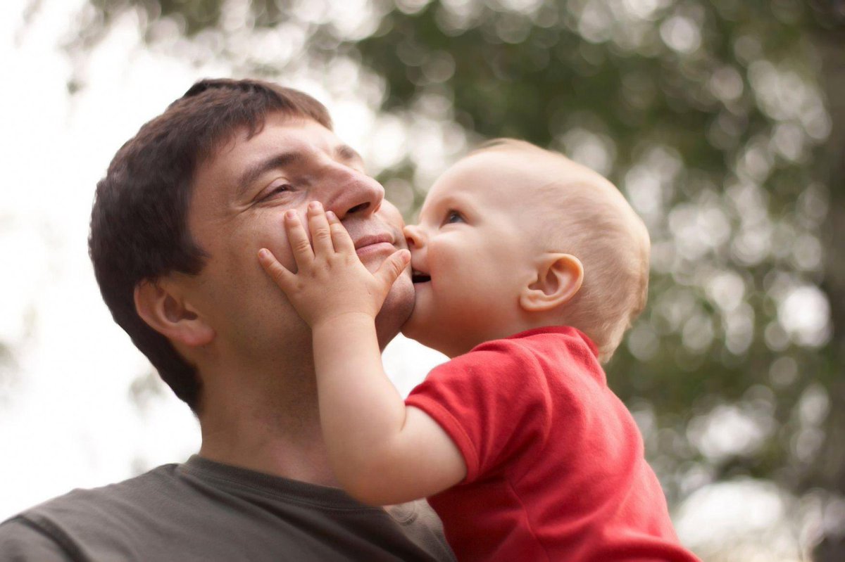 djoef's tweet photo. I dag er det mændenes internationale kampdag! 💪 
Vi hepper på, at far får bedre rettigheder til orlov med sine børn! 👶🏼🧔🏻
Fordelingen er i dag 90 % til mor og sølle 10 % til far. Så der er rum for mere #ligestilling her. #dkpol https://t.co/egru29jxW4