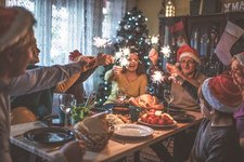 Boxie24Storage's tweet photo. We have put together 10 interesting and unique DIY ideas for the Christmas season for you. We also present current trends at Christmasworld, the Christmas market in Frankfurt and other interesting information about Christmas.
👉 https://t.co/kpyD4gH5a2 👈 https://t.co/ozqxPE86MO
