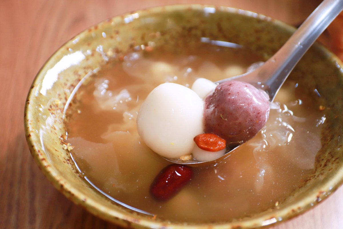 taipeinavi's tweet photo. ≪ほっと台北≫
【動画あり！】コロナ禍でも地元民が支える「寧夏夜市」！
https://t.co/LN6JO2CStP
行列人気グルメを食べまくりましたよ～♪
#寧夏夜市 #夜市 #台湾夜市 #新型コロナウイルス #コロナ禍 #蚵仔煎 #賴雞蛋蚵仔煎 #劉芋仔 #地瓜球 #祥記純糖麻糬 #古早味豆花 #Taiwan #taiwannightmarket https://t.co/dQpDrHC1we