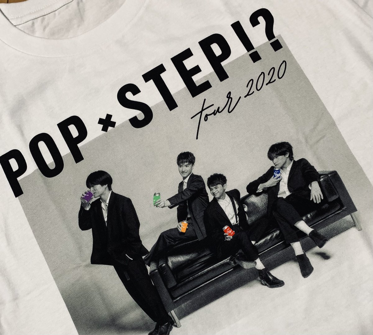 さな على تويتر 帰ったら追加で注文してたポプステtシャツ 届いてたー 5色の缶持つ4人とか 行くはずだったライブの場所とか見てたら色々込み上げてきてtシャツ抱きしめた Sexy Zone大好きだよー かなり大きいねコレ