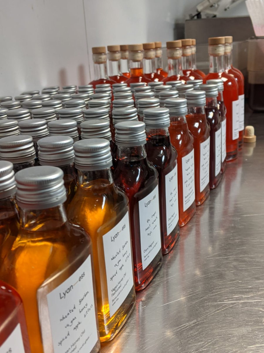 southbanklondon's tweet photo. You can bring a little bit of that @lyanessbar magic home with you, as their cocktails are now available via @Deliveroo! Choose from a range of classic menu favourites including their Onyx Negroni or their Vegan Honey Old Fashioned - cheers! 🍸

--> https://t.co/KpHvIvgOhx https://t.co/Pc12Oj9TC4