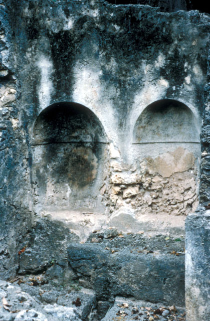 For  #WorldToiletDay A thread on medieval and early modern African lavatories/baths/latrines #triviaxt #historyxtThe baths and toilets of Gedi (Inset),shanga and cities of medieval swahili (1000-1500AD) -Kenya, TzA common feature of a swahili house, the bath and toilet were