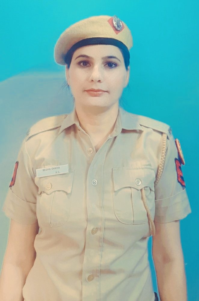 RamanDhaka's tweet photo. Delhi Police HC Seema Dhaka become an ASI (out of turn) for her dedication &amp; hard work. As a Head Constable she traced 76 missing kids.

Let's make her famous instead of actresses. https://t.co/lpDCF5vxKl