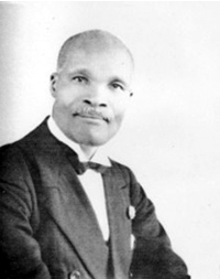 100_storyafrica's tweet image. Today&apos;s story by Luvuyo Ndzuzo is about the writer SEK Mqhayi.

Samuel Edward Krune Mqhayi (SEK) was a South African intellectual (poet &amp;amp; writer) who was grounded in his tradition. He was born near Alice in the late 19th century, under the shadows of Hogsback Mountains. (1/4)