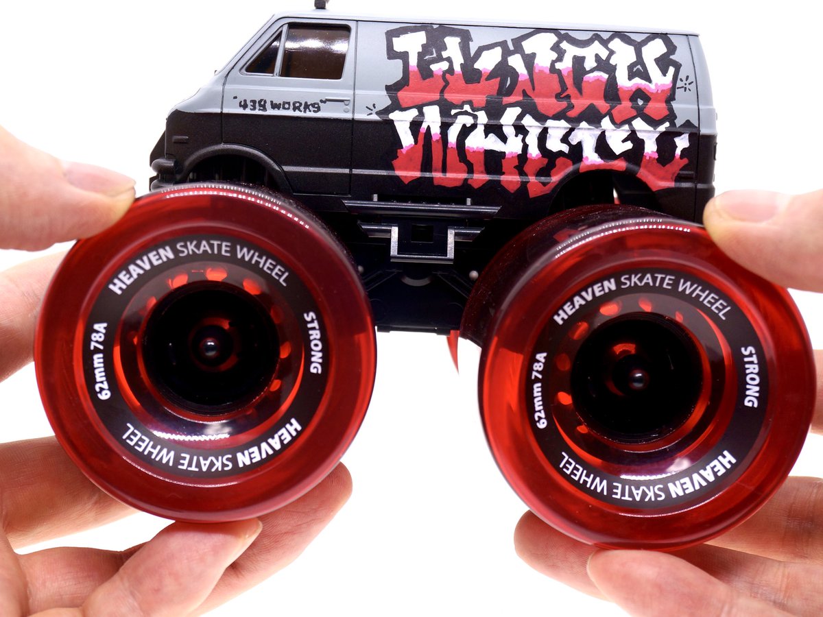 白川周作 ワイルドミニ四駆ランチボックス改造 ランチウィール 完成です タイヤにスケボーのウィール 直径62mm を流用しパンチのある一台に仕上げました ボディのグラフィティはポスカのペンで描き込んでいます ミニ四駆 ワイルドミニ四駆