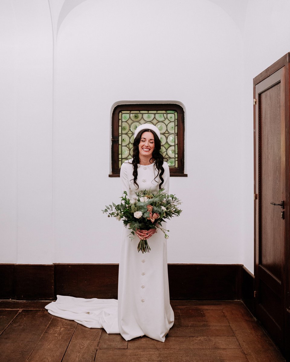 Ver fotos de la boda de @luciaincera me genera mucha nostalgia. 

Porque fue la última boda a.C (antes del Covid). 

Y hoy estamos un poco así... deseando volver a la vida de antes. 

Y vosotros? Como lo lleváis? Os leo! 👇🏻

<a href="/barbareando/">paulina de la torre</a> <a href="/reyestabares/">Reyes Tabarés</a> <a href="/pandofloristas/">Pandofloristas</a> <a href="/ru/">Русана</a>