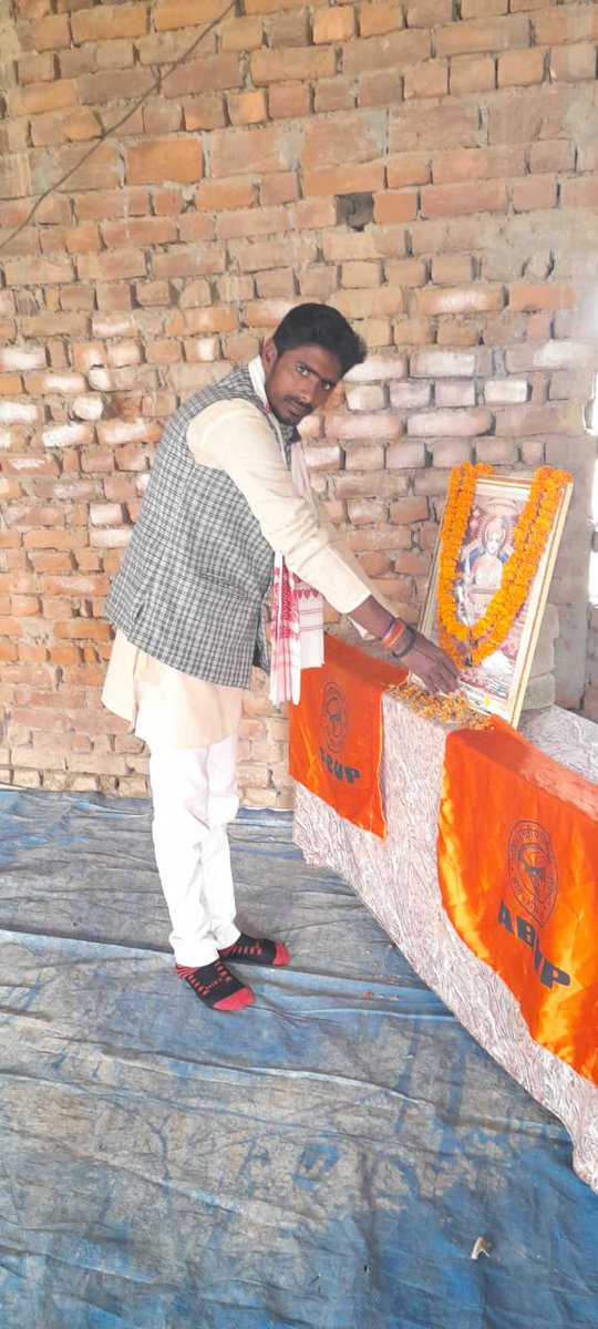 TweetVidyaSagar's tweet photo. #स्त्री_शक्ति_दिवस💐💐💐
आज @AbvpChandauli द्वारा वीरांगना रानी लक्ष्मीबाई जी की जयंती पं अवधेश नारयण इंटर कॉलेज में मनाई गई।
कोटि कोटि नमन.…. @abvpkashiprant @ABVPVoice @ivijaypratap @Ramesh_Gariya @Shreeharib1 @shriniwas_hr @subbiah_doctor @hemantkutiyal @dmchandauli https://t.co/HZkrrqxQeC