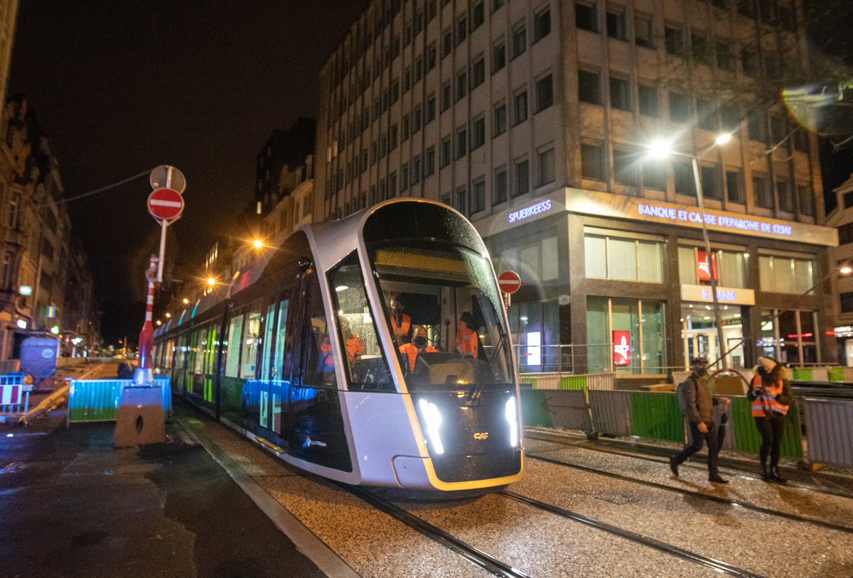 virgule_lu's tweet photo. .@CityLuxembourg et @tram_luxembourg comptent les heures avant le 1" décembre et l'arrivée de la nouvelle ligne #tram https://t.co/0WrdYqyuXo @mmtp_lu #Bausch @ChambreLux #AVL #RGTR #bus #Luxembourg #Mobility @CFLinfos @TERNancyMetzLux https://t.co/ClMigAZ4Y5