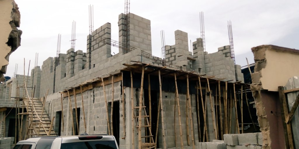 BuilderFuzee's tweet photo. Contemporary 5bedrooms triplex design with a terrace and pre-terrace.

Status: Under Construction 🚧🚧

Feel free to DM for your architectural, structural, electrical, mechanical drawings  and construction.
Please help retweet. My clients may be on your TL.God bless 🙏🏿 https://t.co/BPN3yrLpld