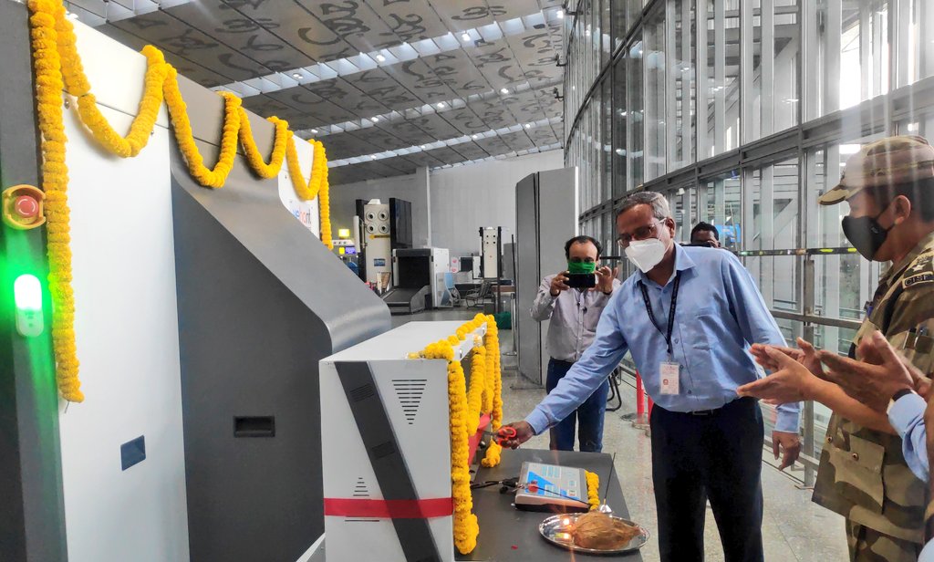 aaikolairport's tweet photo. To upgrade the  security check system at the terminal, #KolkataAirport has installed four dual view X-ray Baggage Inspection Systems manufactured in India by #Vehant. Procured at a cost of Rs 98 lakhs, two each are for registered &amp; hand baggage screening. https://t.co/OdDk9hMSLA