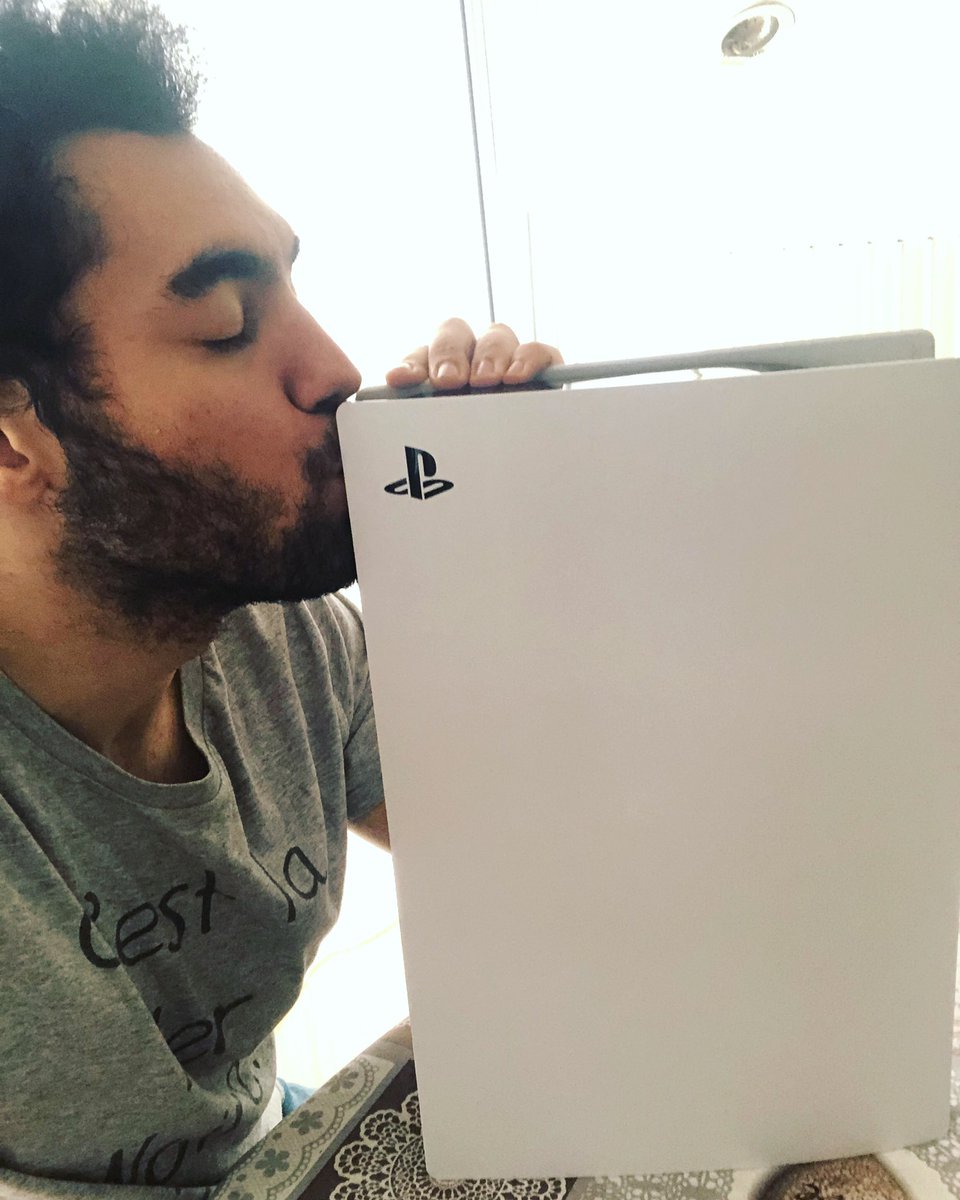 Définition d’un homme heureux 🥰#PS5