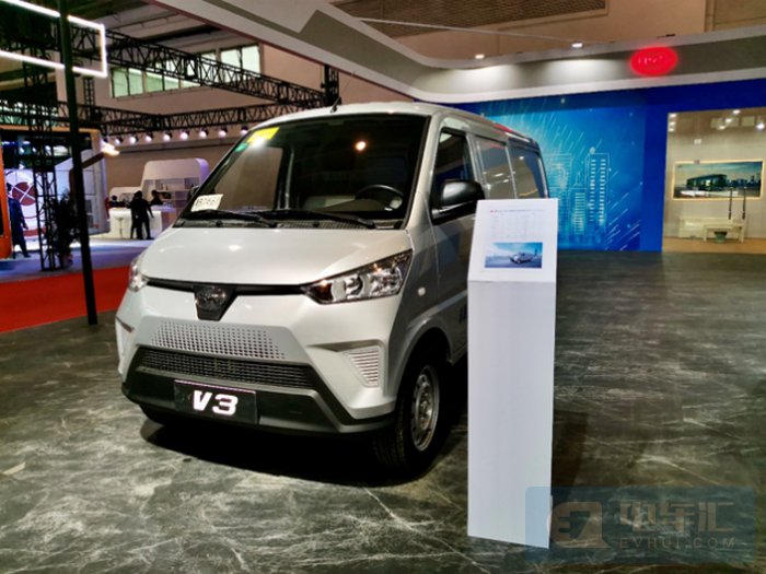 DKurac's tweet photo. #BYD shows its 1st commercial #EV model carrying blade #battery at Beijing auto show, #China media reports.
V3 minivan
NEDC: 330 km
Cargo volume: 5.2 m3
Motor: PMSM, 30 kW/75 kW
Load capacity: 900 kg https://t.co/3xhzMFKXGt