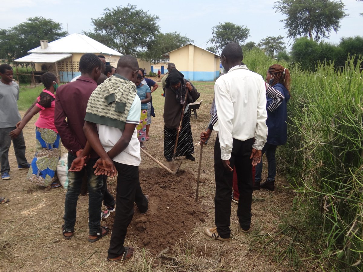 BroadfieldEnte1's tweet photo. We are already in Nakivale Refugee Settlement for our #PDCUg20 Design Course. #BEUatWork https://t.co/Kp0Yi1JcHC