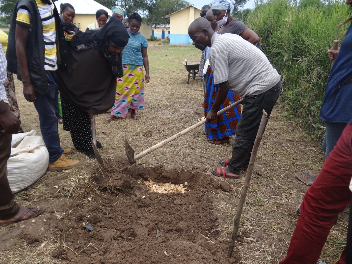 BroadfieldEnte1's tweet photo. We are already in Nakivale Refugee Settlement for our #PDCUg20 Design Course. #BEUatWork https://t.co/Kp0Yi1JcHC