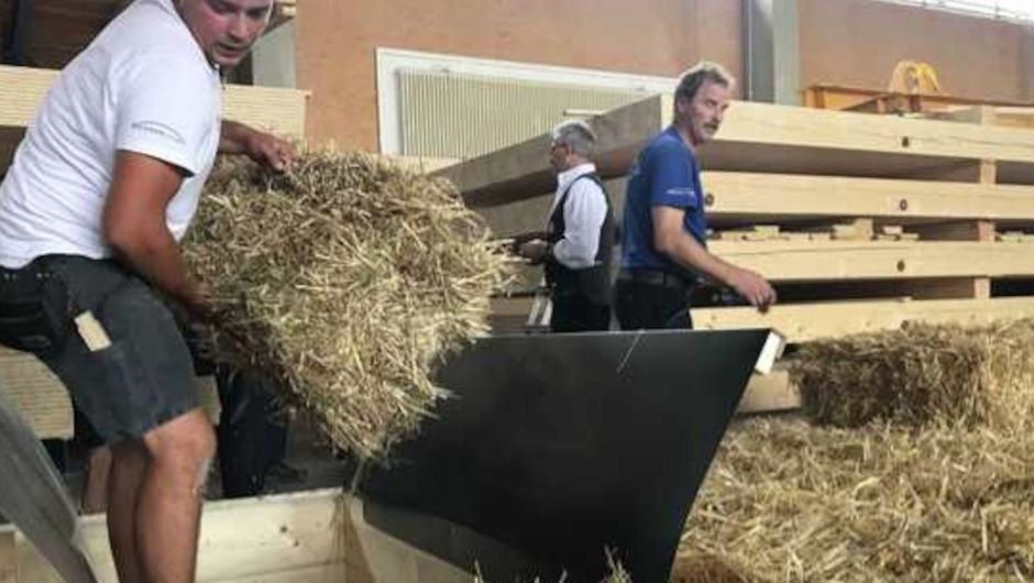La chaîne Arte propose un reportage sur l’utilisation de la paille dans la construction. A visionner en ligne jusqu'au 13 février 2021: buff.ly/3f1VOMe