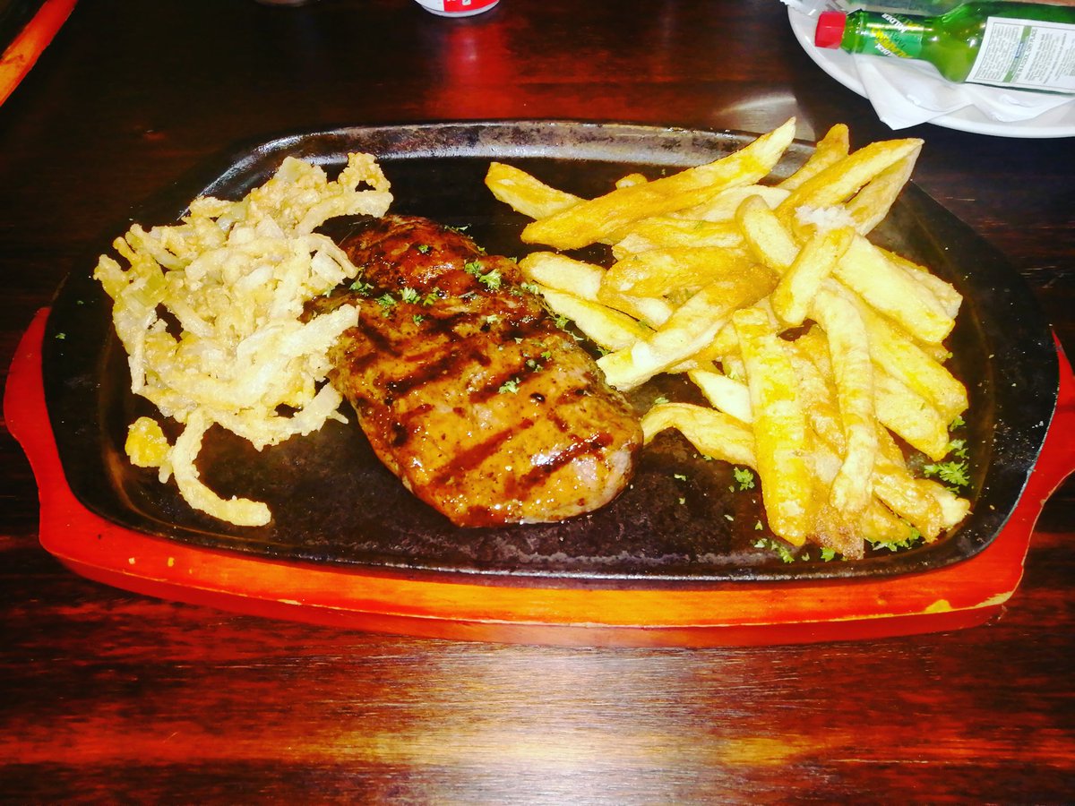 RoselinPillay's tweet photo. @1mealmanythanks #OneMealManyThanks
It's been a month since we had this perfectly prepared, tender, juicy rump steak #MikesKitchen Park Square Umhlanga. I would love to go back there with @KasgKasvan @norishas_Steven @yagadhesi for great service and awesome food experience https://t.co/TRyLVnu9i8