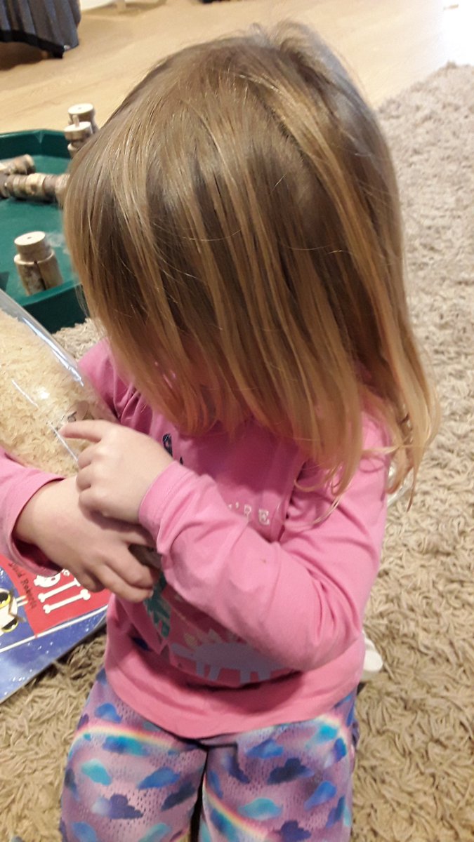 AshbridgeMaxy's tweet image. Number hide and seek... some children used it as a shaker, some tried to get the numbers to the top, some looked for a specific number and some had a go at 2 digit numbers! #naturaldifferentiation #EYmaths #digitrecognition @NDNAtalk