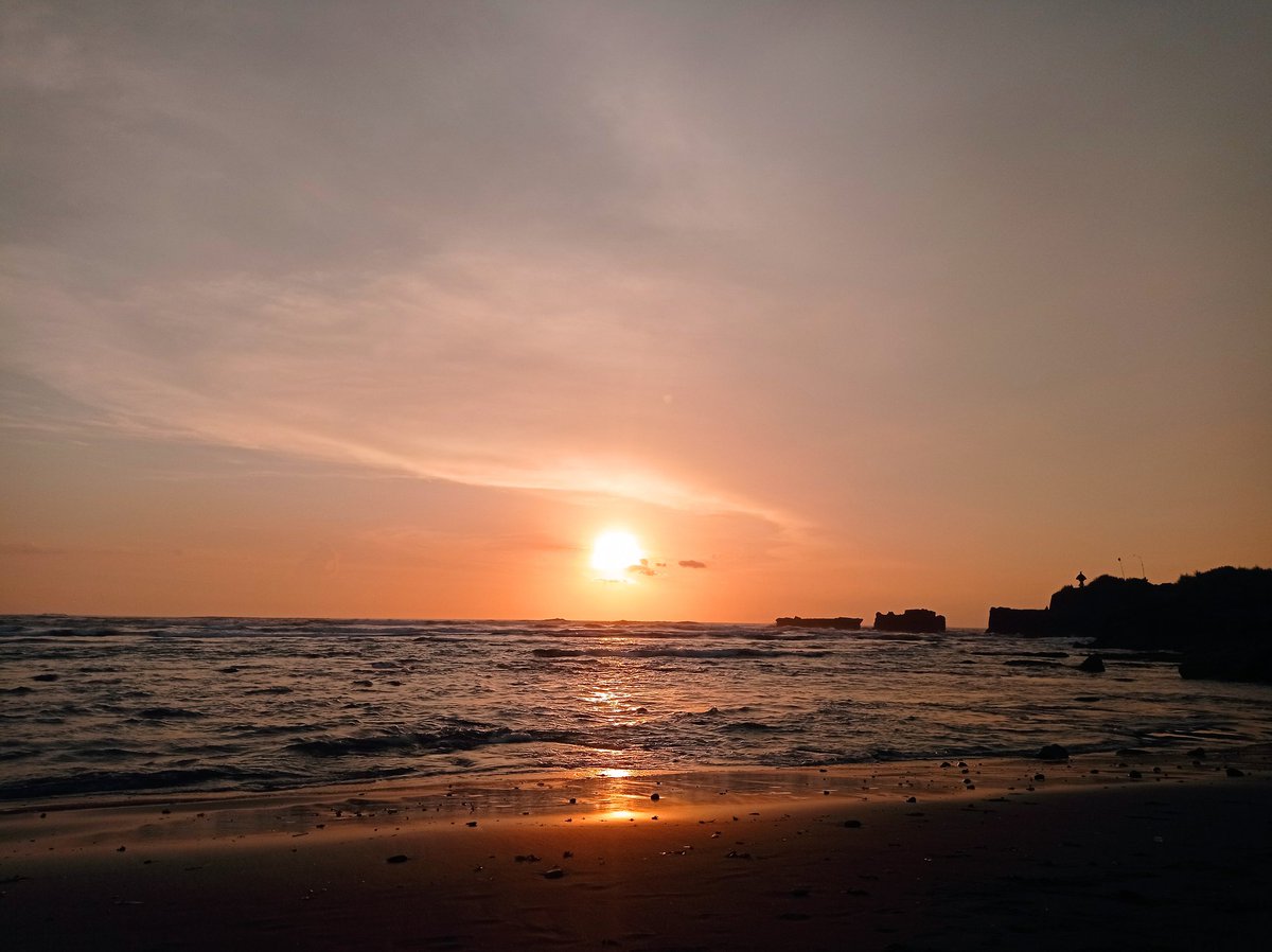 mann90s's tweet photo. Mantai dulu.. 
Bosen mantau dia yg udh sama yg lain. https://t.co/p5Q5HEvihp