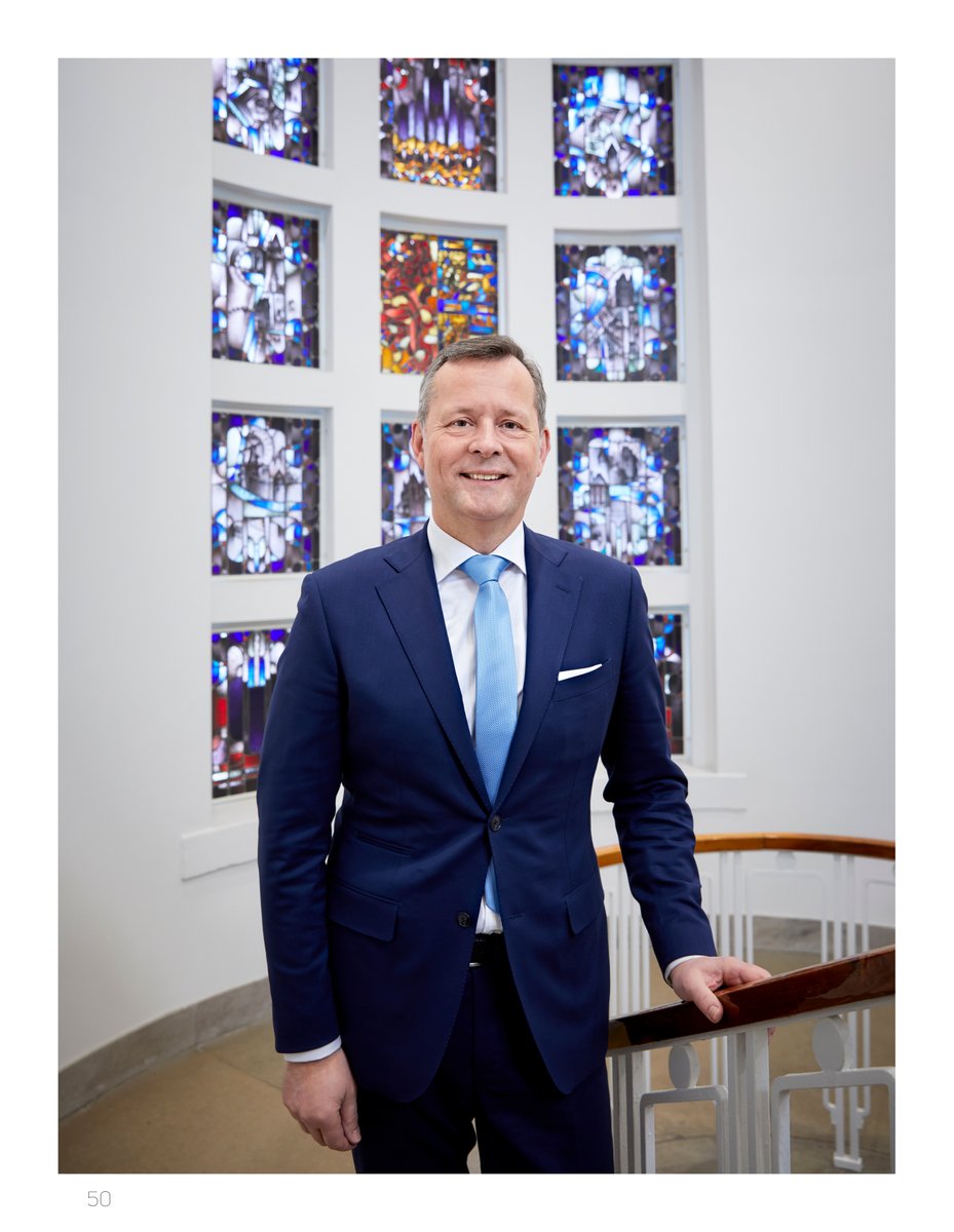 'Ondernemer ben je niet omdat je een BV hebt' zegt <a href="/ArthVanDijk/">CvdK Arthur van Dijk</a>, commissaris van de Koning in Noord Holland in Hmore magazine. Lees het artikel in het online Hmore magazine, dat in december in printversie verschijnt. hmore.nl/hmore-17-over-…