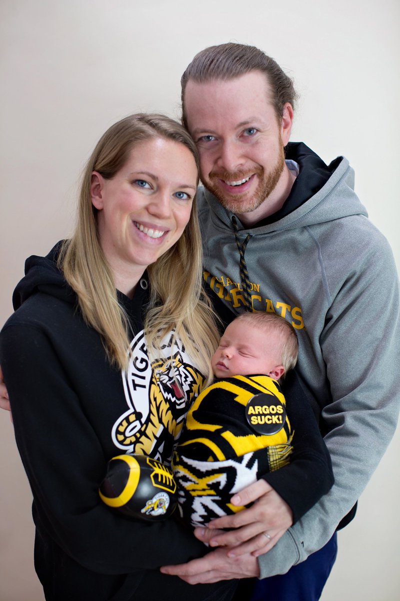 MichDalgleish's tweet photo. Newest #ticats fan!! #argossuck #CFL #oskeewee ⁦@Ticats⁩ ⁦@CFL⁩ ⁦@mghampton⁩ I MISS CFL!!! https://t.co/UZf7R9z2FX