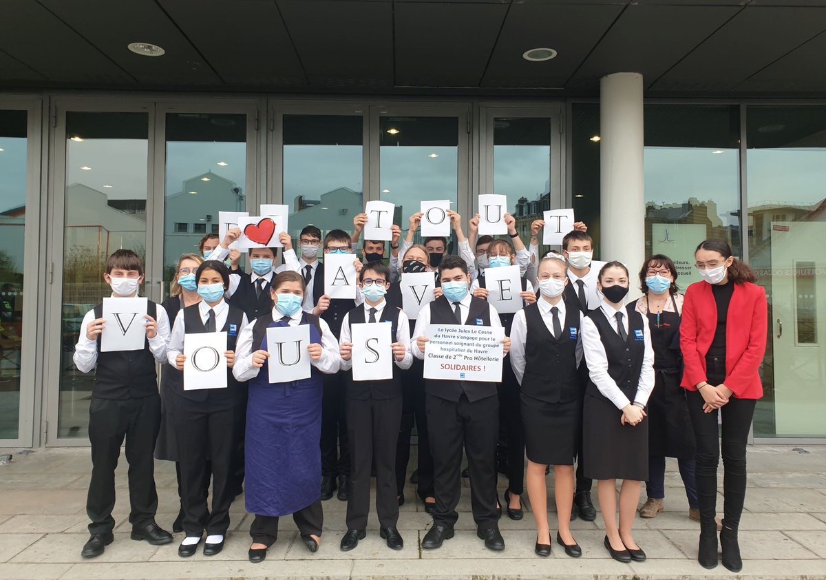 😷Le lycée hôtelier Jules Le Cesne du Havre s’engage pour le personnel soignant du groupe hospitalier du Havre : 🍽️ 50 repas, élaborés par les lycéens, ont été distribués hier à dans les unités #COVID19 de l’hôpital Flaubert. 👏
➡️normandie.fr/covid-19-la-re…