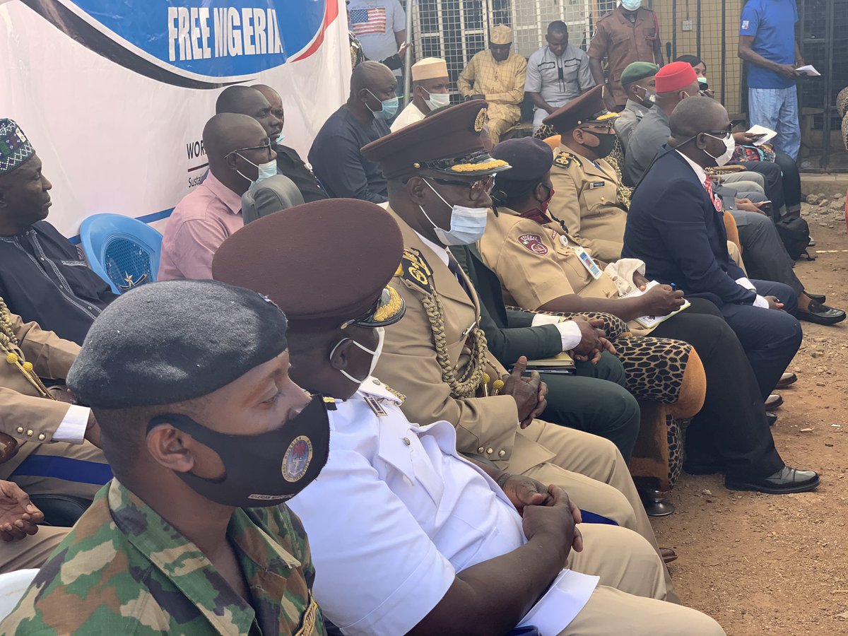EHS_Division's tweet photo. Ongoing Commemoration of 2020 World Toilet Day, at the Palace of the Village Head of Jabi Community, Chief Adamu Jatau Maje...🚽🛁

#2020WorldToiletDay https://t.co/6RV93aRLHn